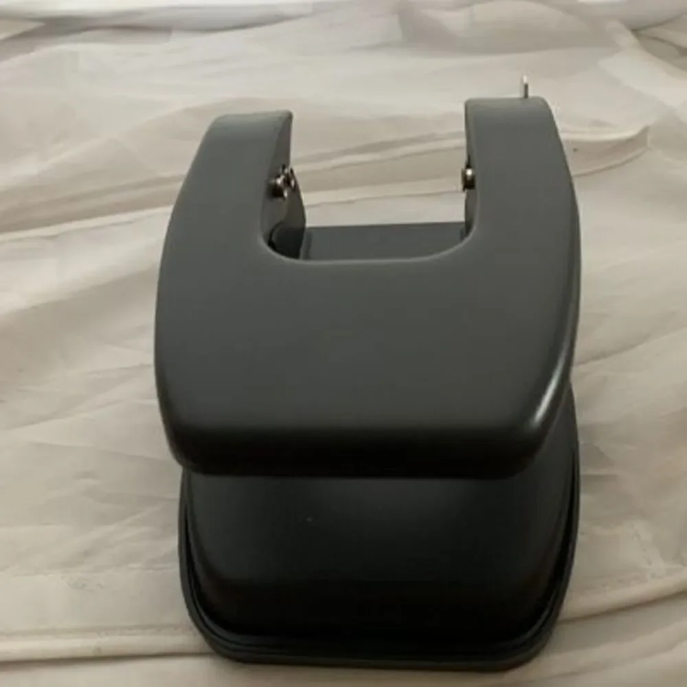 Staples Heavy Duty 2-Hole Punch
